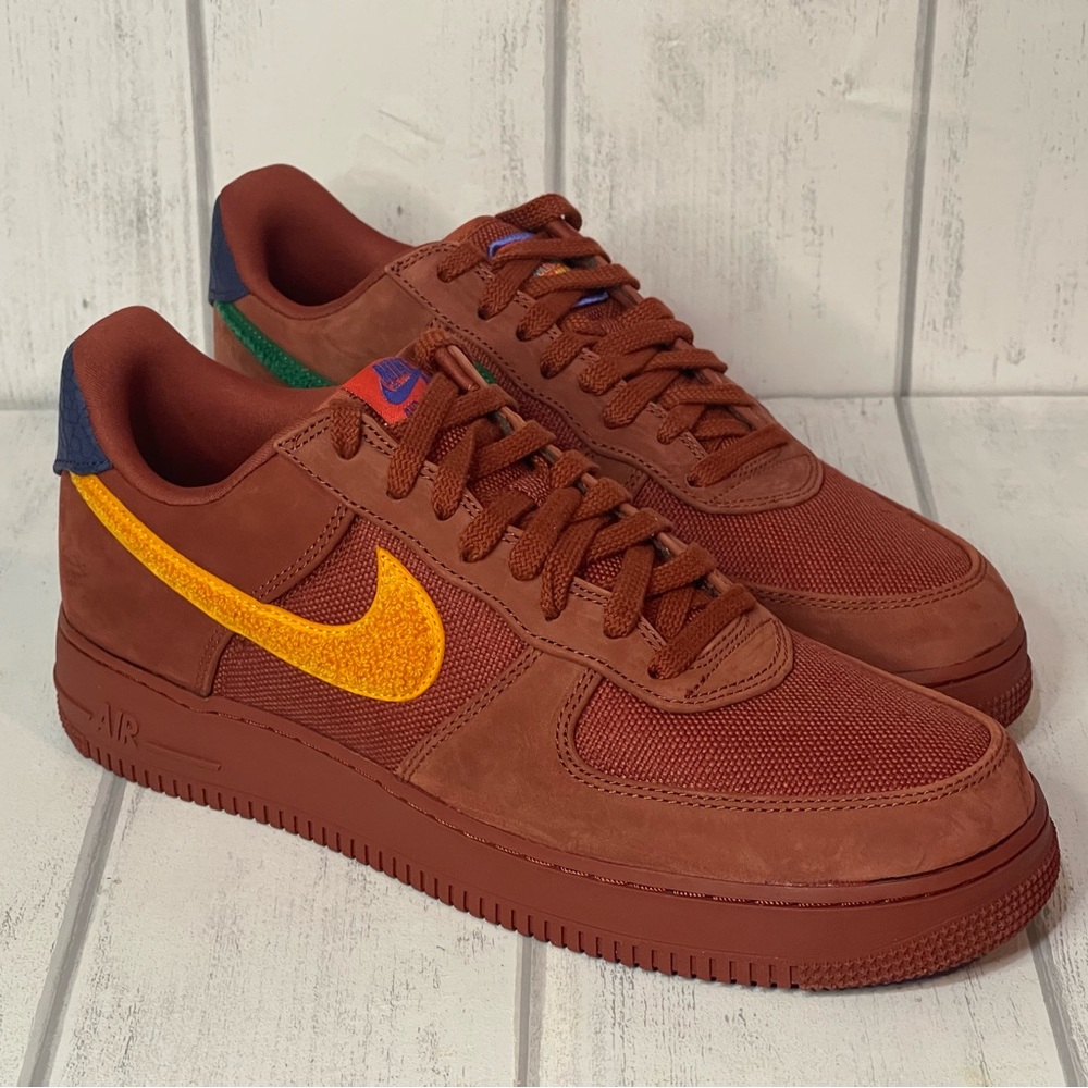 NIKE Men's  Air Force 1 Low Somos Familia Redstone size 10.5 US - Picture 3 of 12